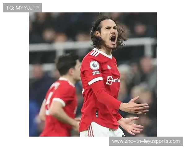 卡瓦尼前点甩头顶进关键球