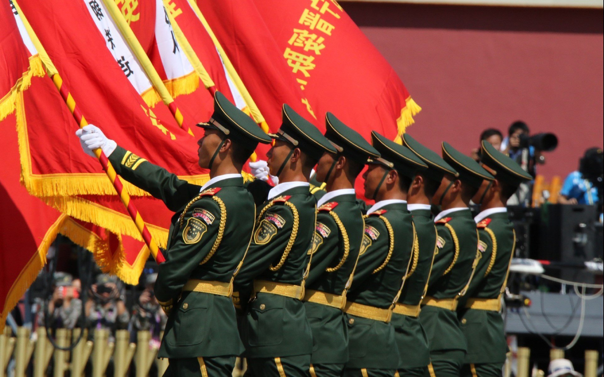 年轻教练崭露头角,战术革新引领新风向,年轻的教官是怎样的